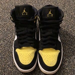 Men’s Yellow Nike Air Jordan Size 9.5